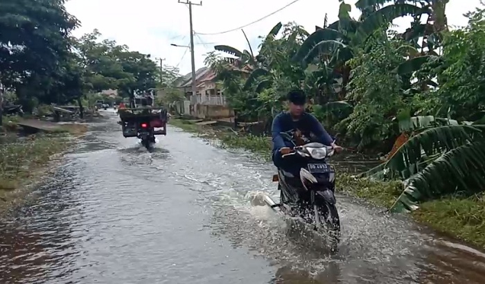 banjir di jalan