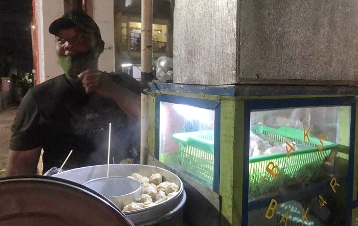 penjual bakso samata