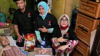 menjenguk orang sakit