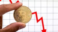 ilustrasi bitcoin anjlok
