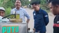 penjual kue putu menangis putu menangis