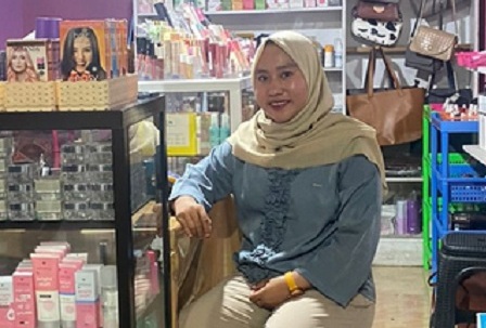 owner toko kosmetik Tika