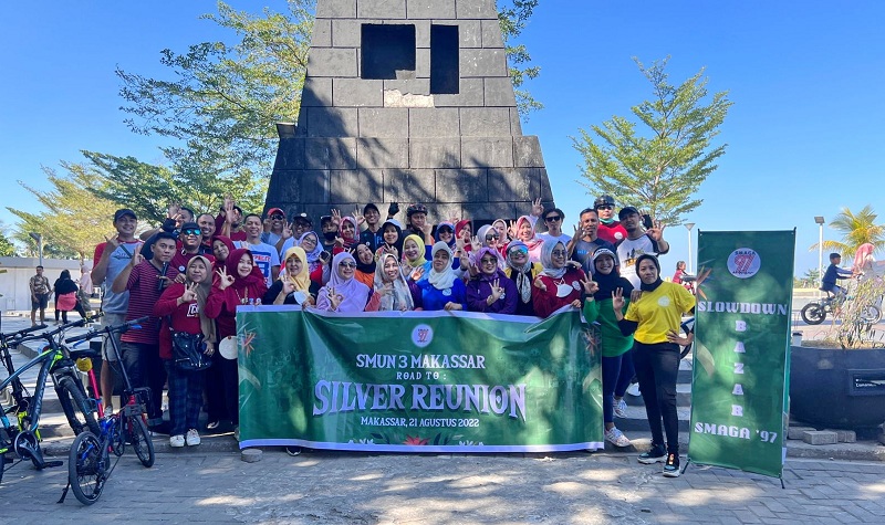 anjungan mandar pantai losari 1