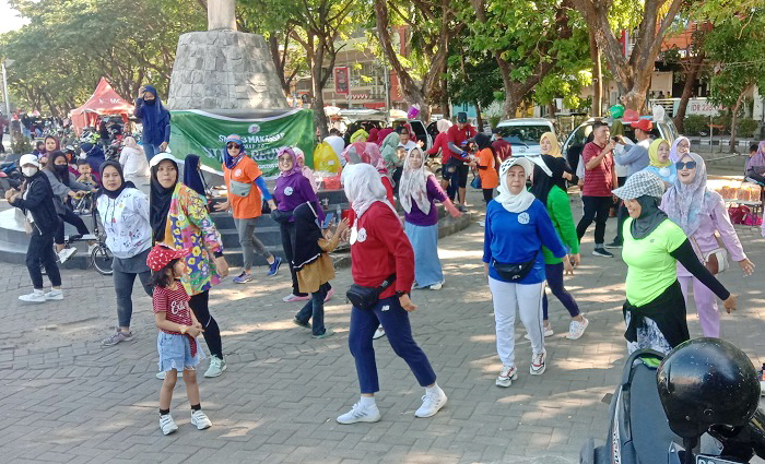 senam zumba pantai losari