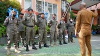 Camat Andi Salman memberi arahan