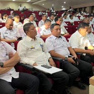 DPRD AGUSTUS 13 RAPAT
