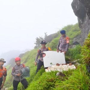 penemuan serpihan pesawat atr maros