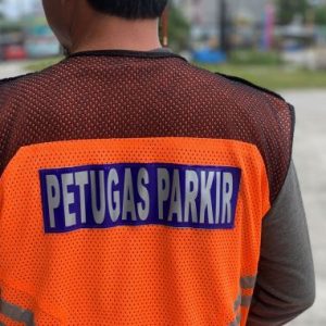 petugas-parkir-di-garuda-sakti-pekanbaru-foto-rizki-ganda-wl-zc20