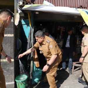 walikota appi cek distribusi air ke lorong4